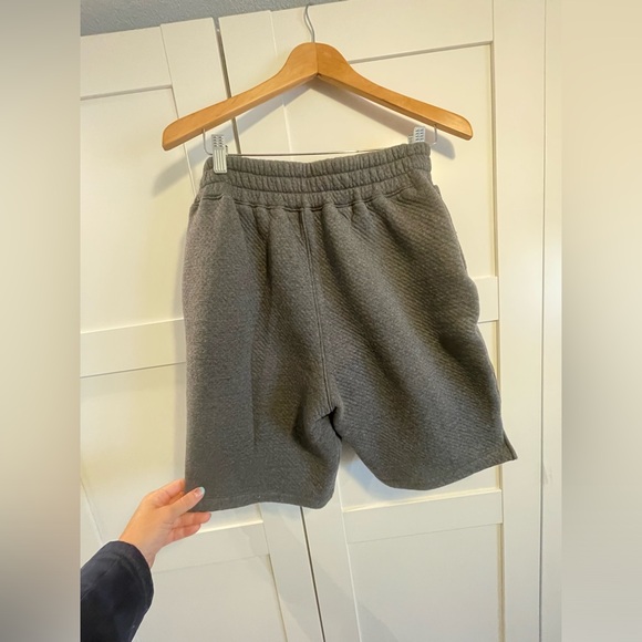 Lunya Restore Double Faced Short Grey. Medium - Picture 4 of 7